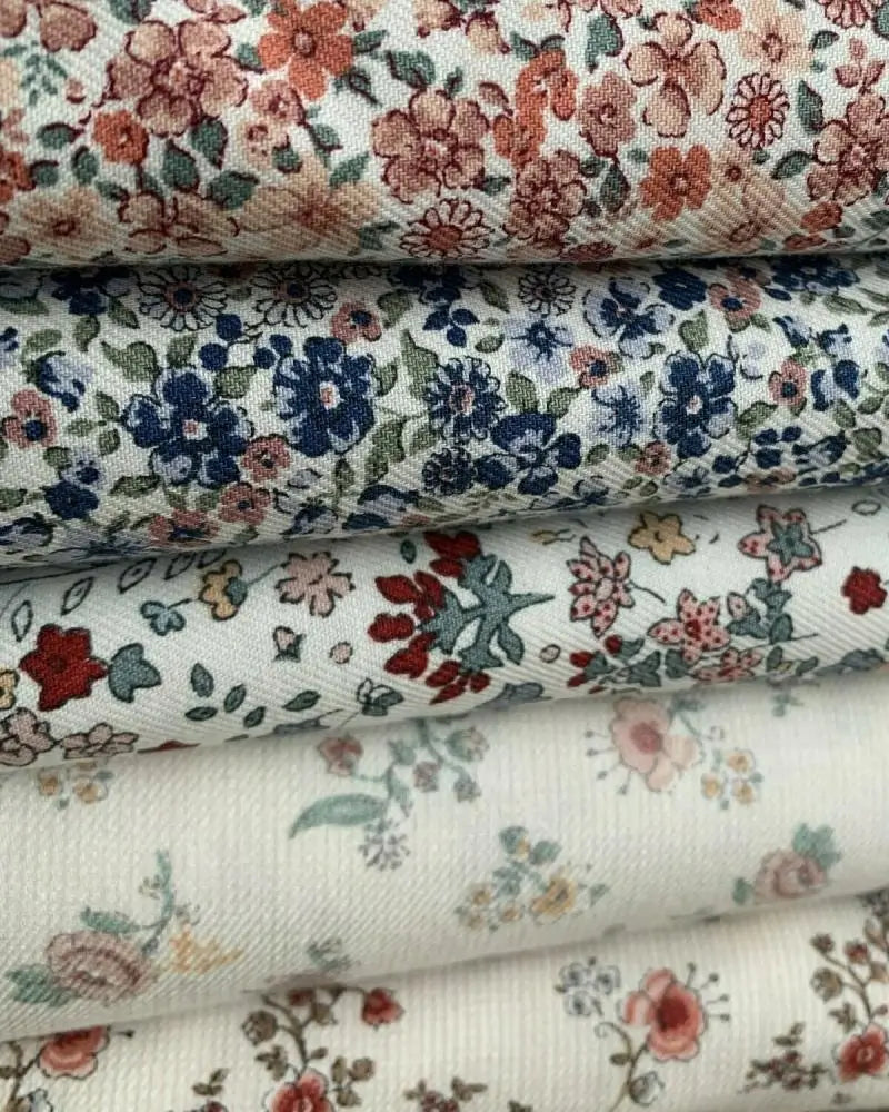 Bio Baumwolle Gewebe Blumen ecru blau grün rosa