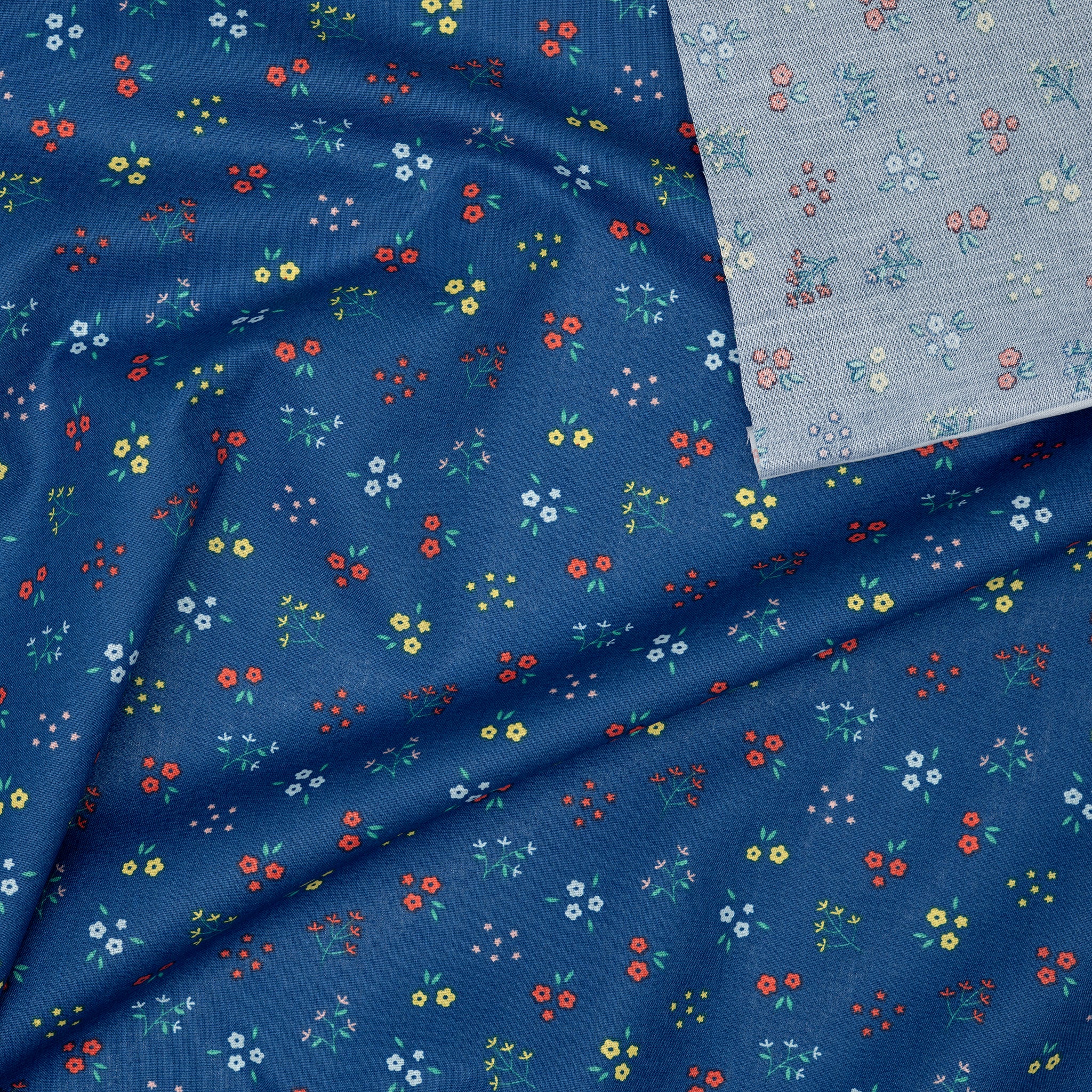 Bio Baumwolle Popeline Kleine Blümchenzweige Blau