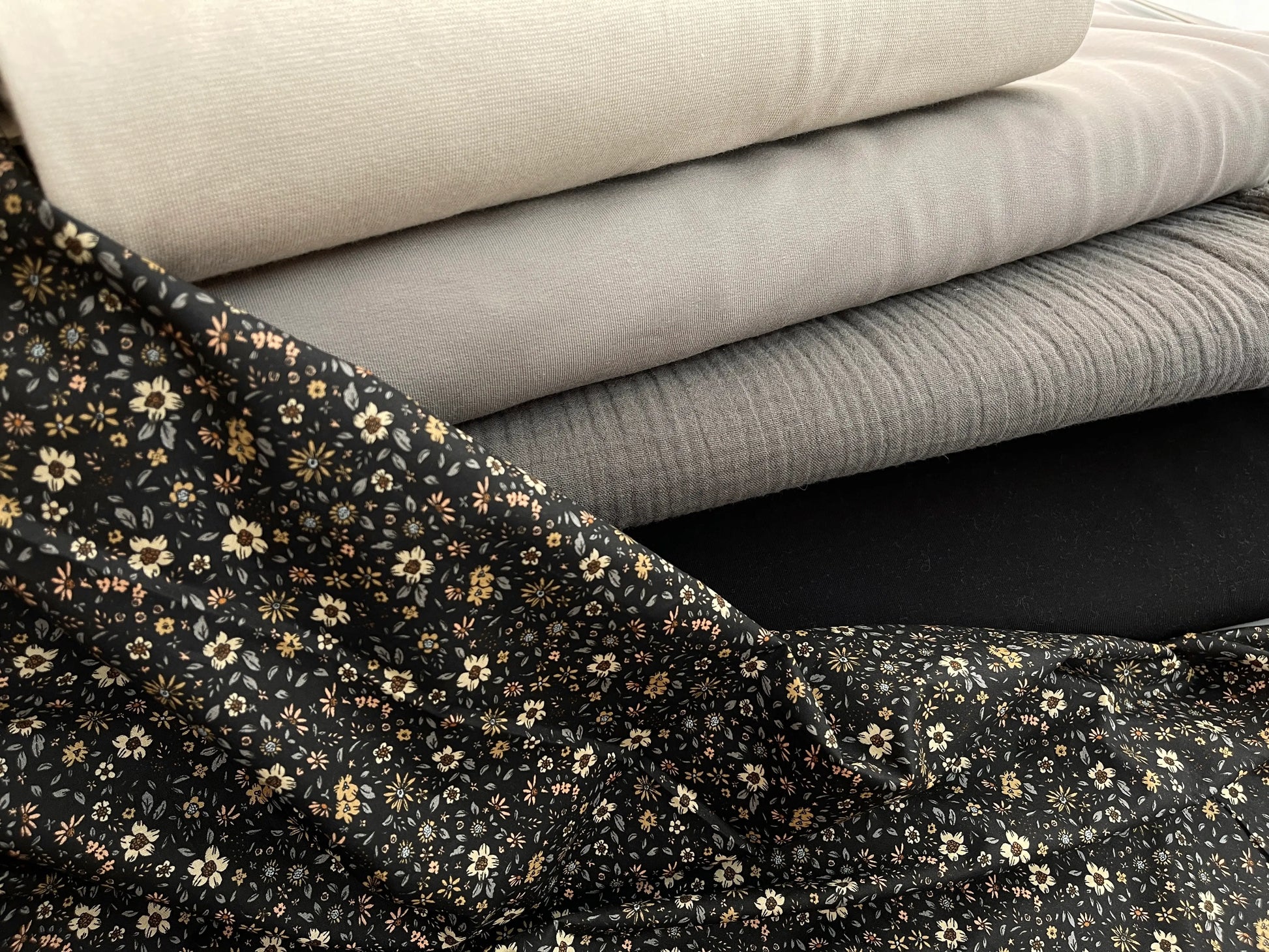 Bio Baumwolle Voile Blumen Vintage Scandi Fleur schwarz