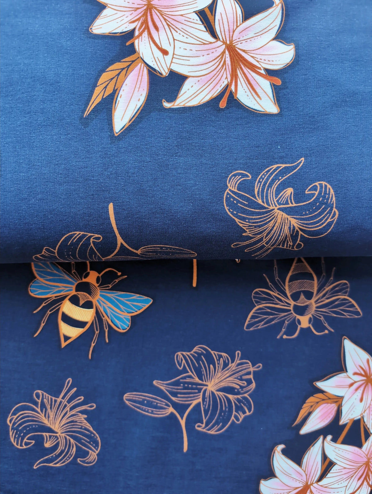 Bio French Terry Hamburger Liebe Glow Lily Blau | Stoffwerk