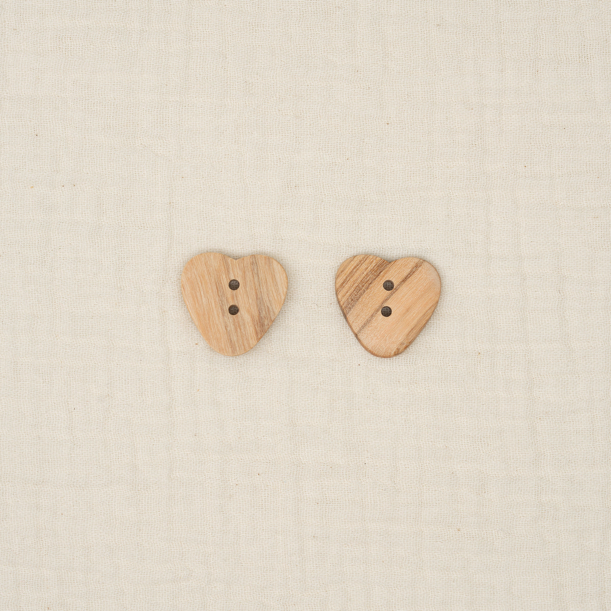 Bio Holzknopf Olive Herzform Naturbraun