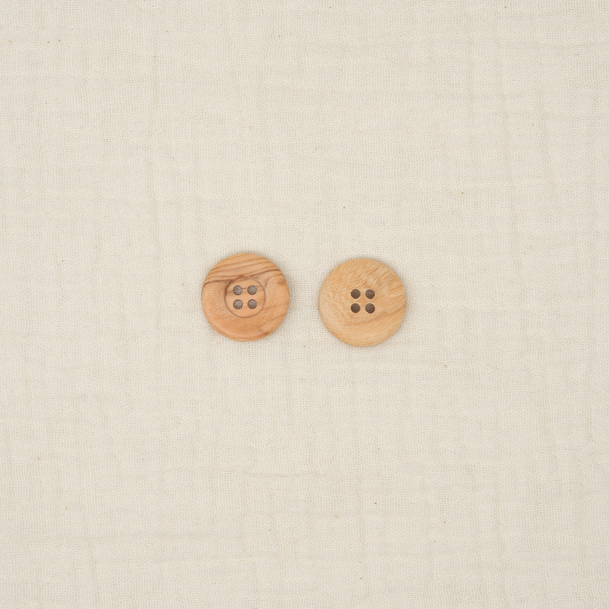 Bio Holzknopf Olive Naturbraun Breiter Rand Geschüsselt (20 mm)