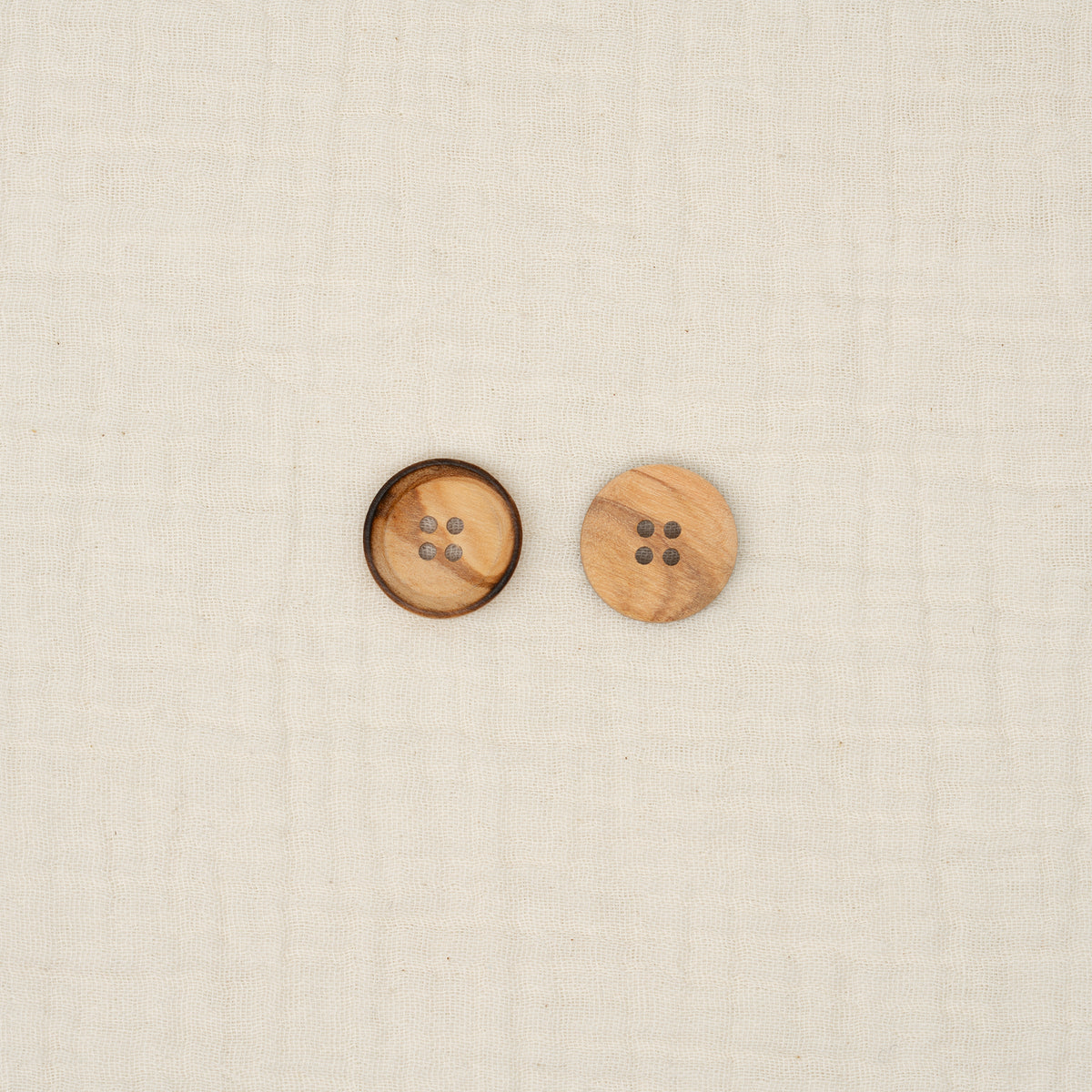 Bio Holzknopf Olive Naturbraun Gebrannter Rand Geschüsselt (20 mm)