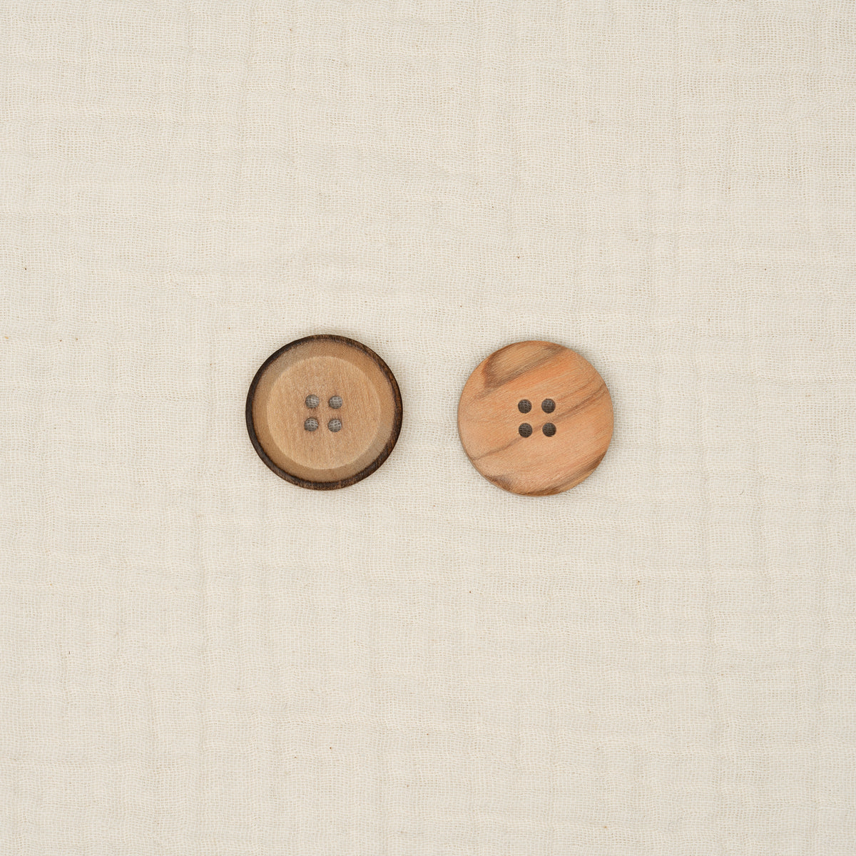 Bio Holzknopf Olive Naturbraun Gebrannter Rand Geschüsselt (25 mm)