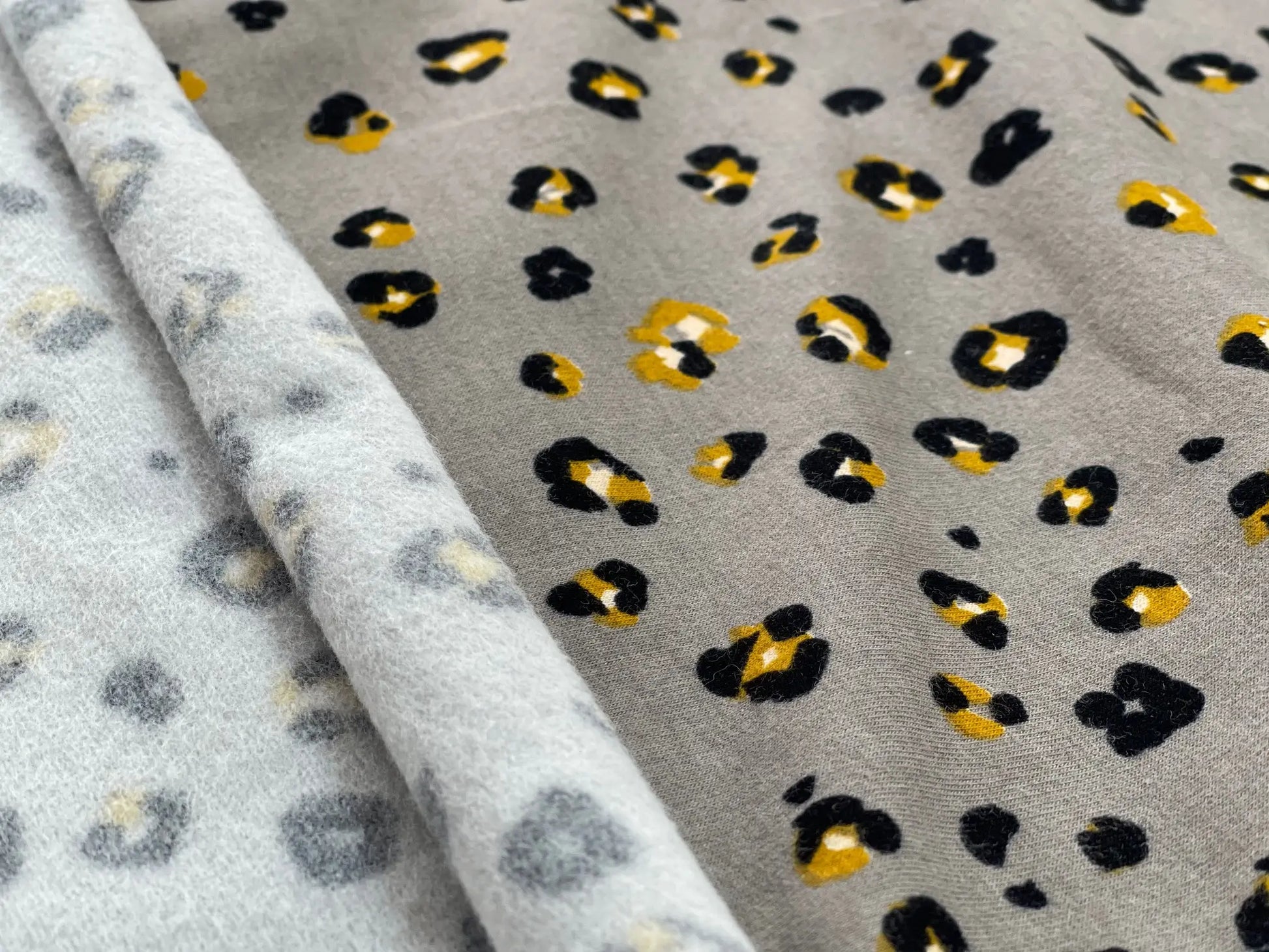 Bio Kuschelsweat Leo grau beige senf
