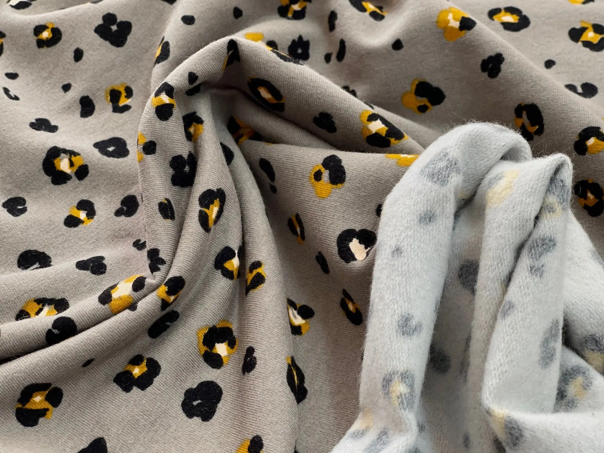 Bio Kuschelsweat Leo grau beige senf