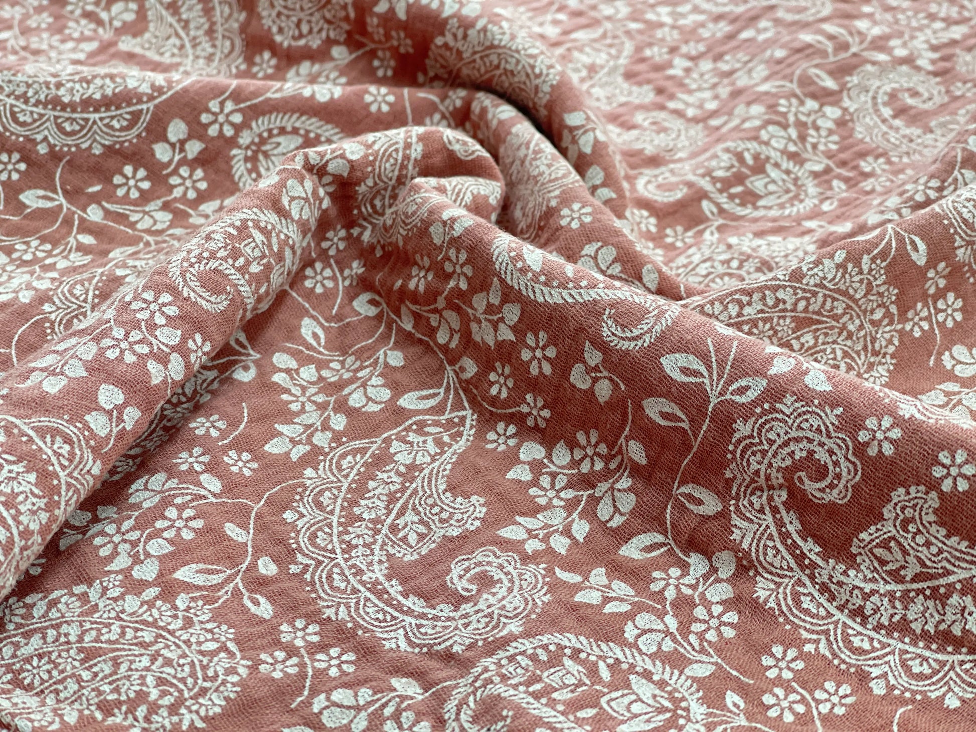 Bio Musselin Paisley saftiges Altrosa