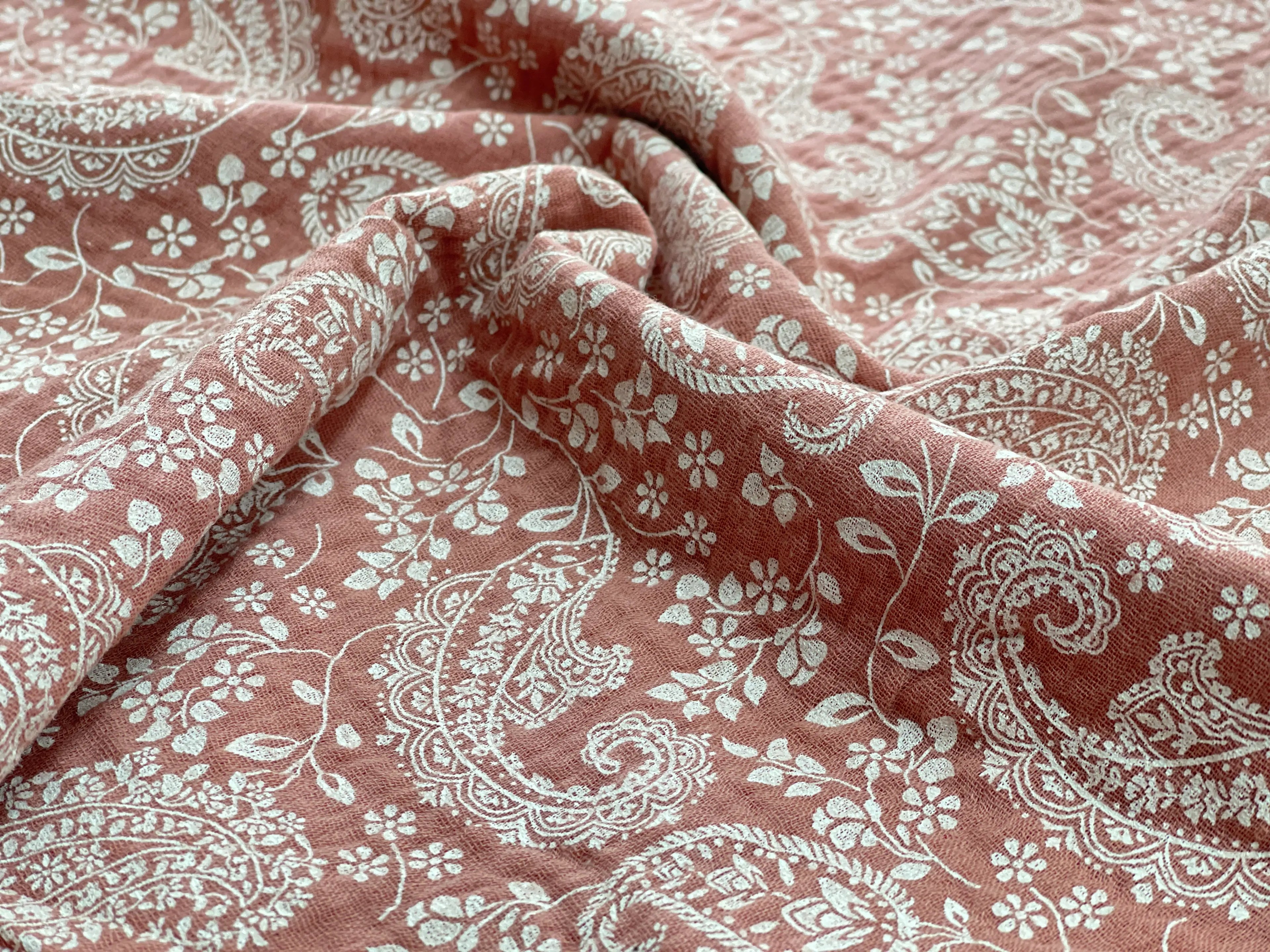 Bio Musselin Paisley saftiges Altrosa