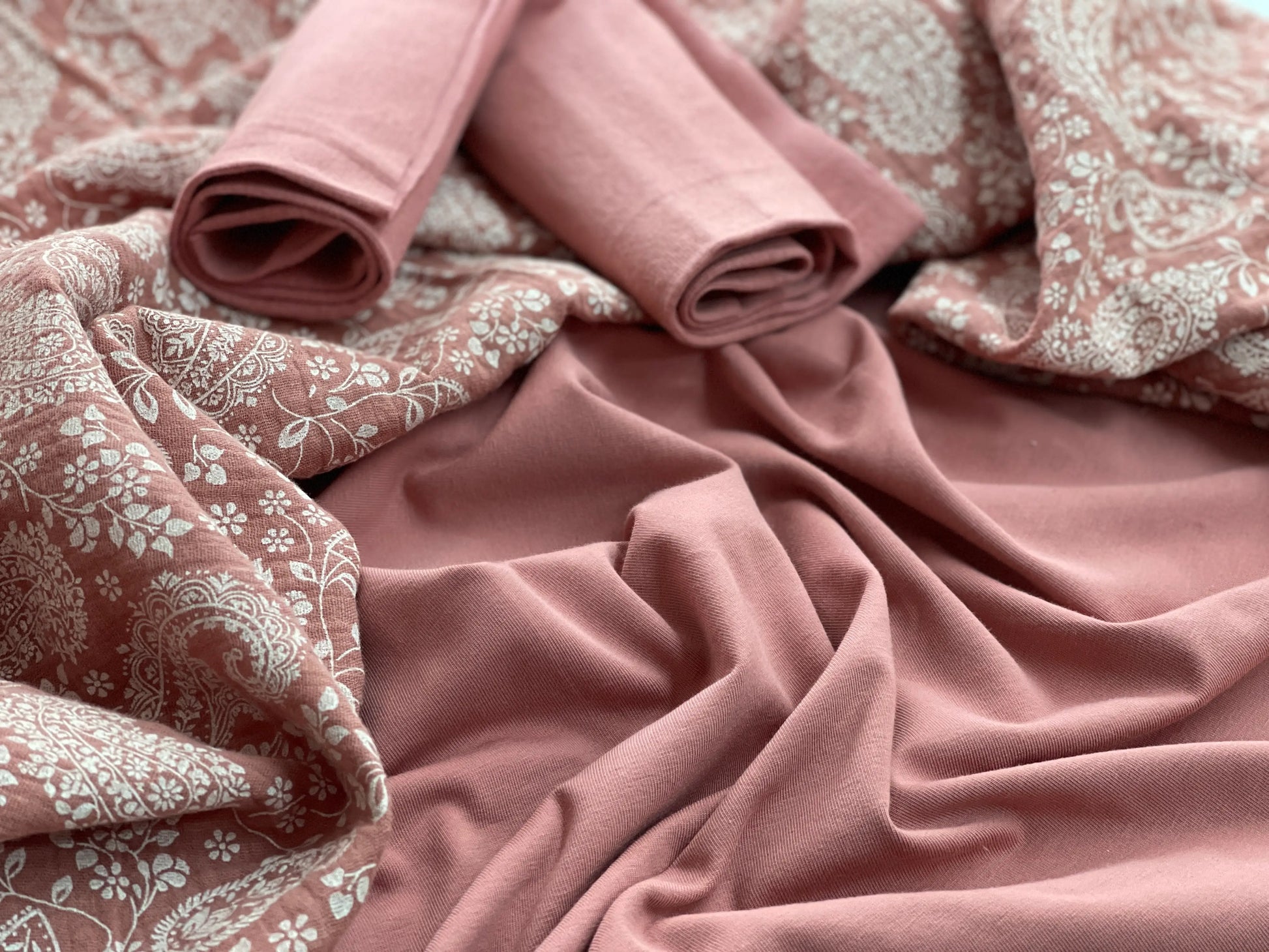 Bio Musselin Paisley saftiges Altrosa