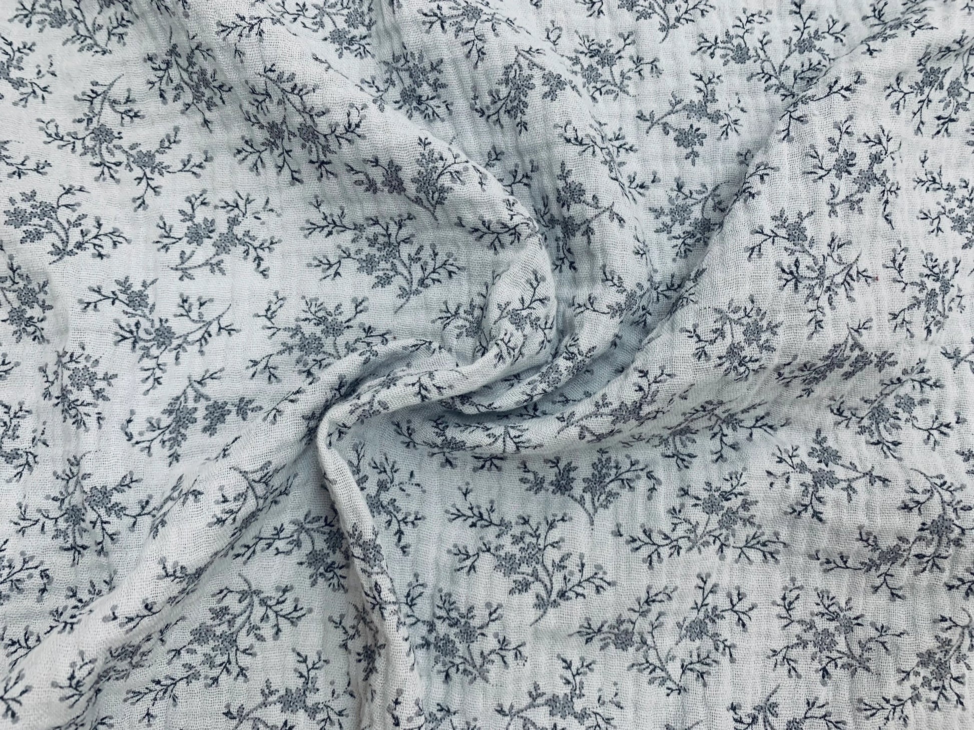 Bio Musselin Romantic Flower helles blau grau