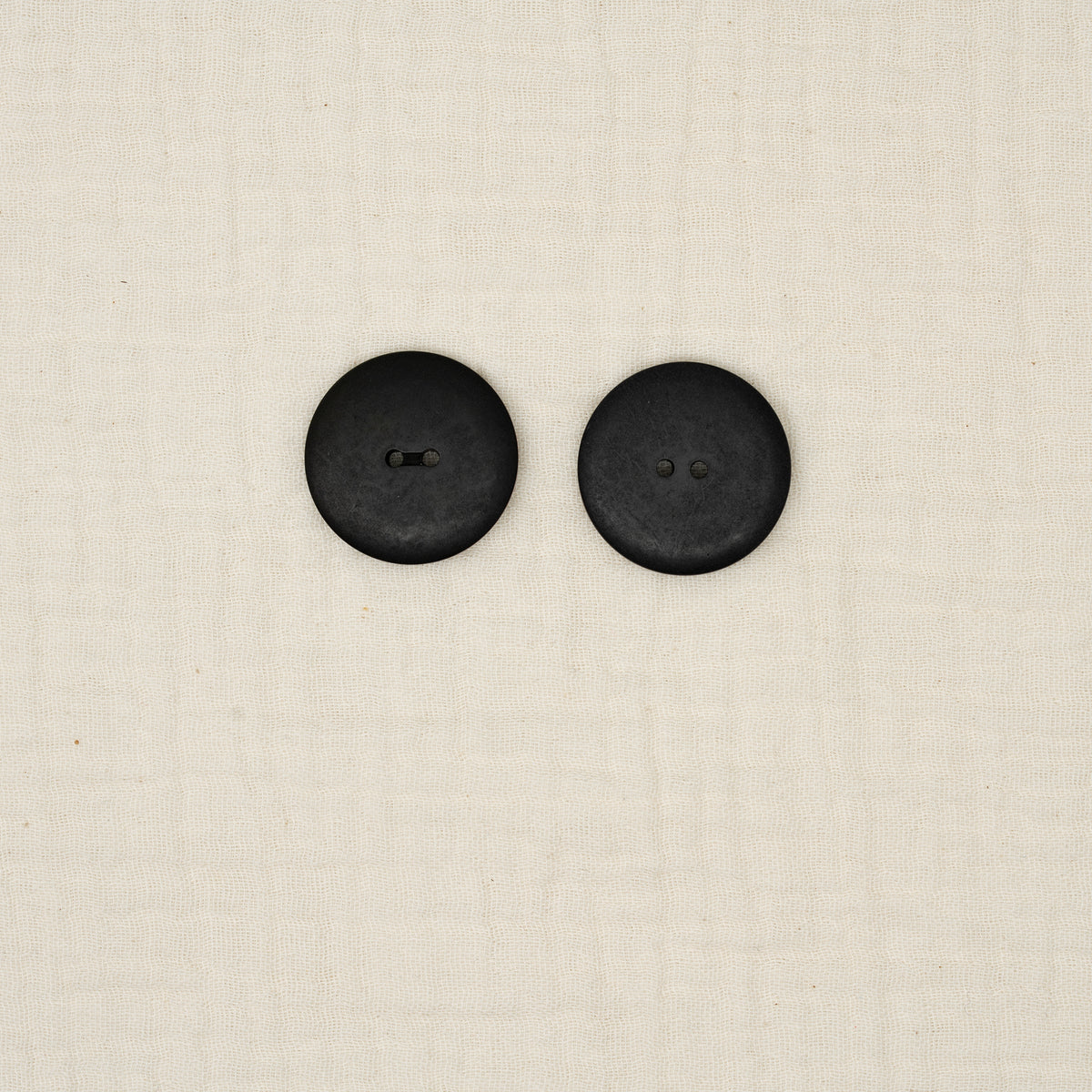 Bio Steinnussknopf Schwarz Linse Seidenmatt (28 mm)