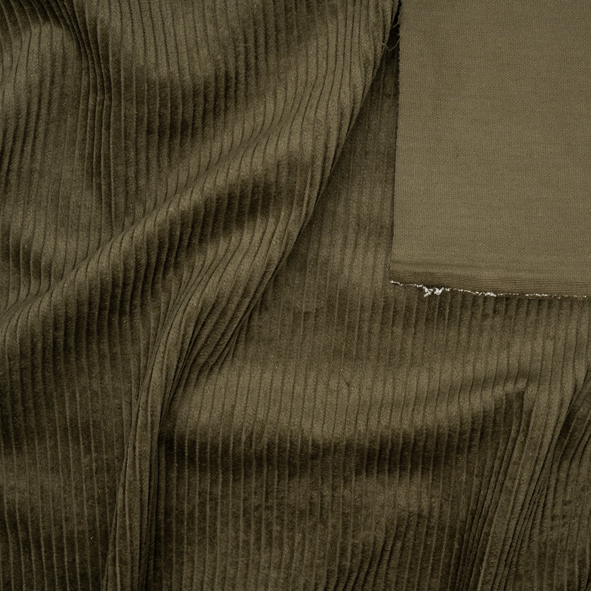 Breitcord Gewaschen Armeegrün