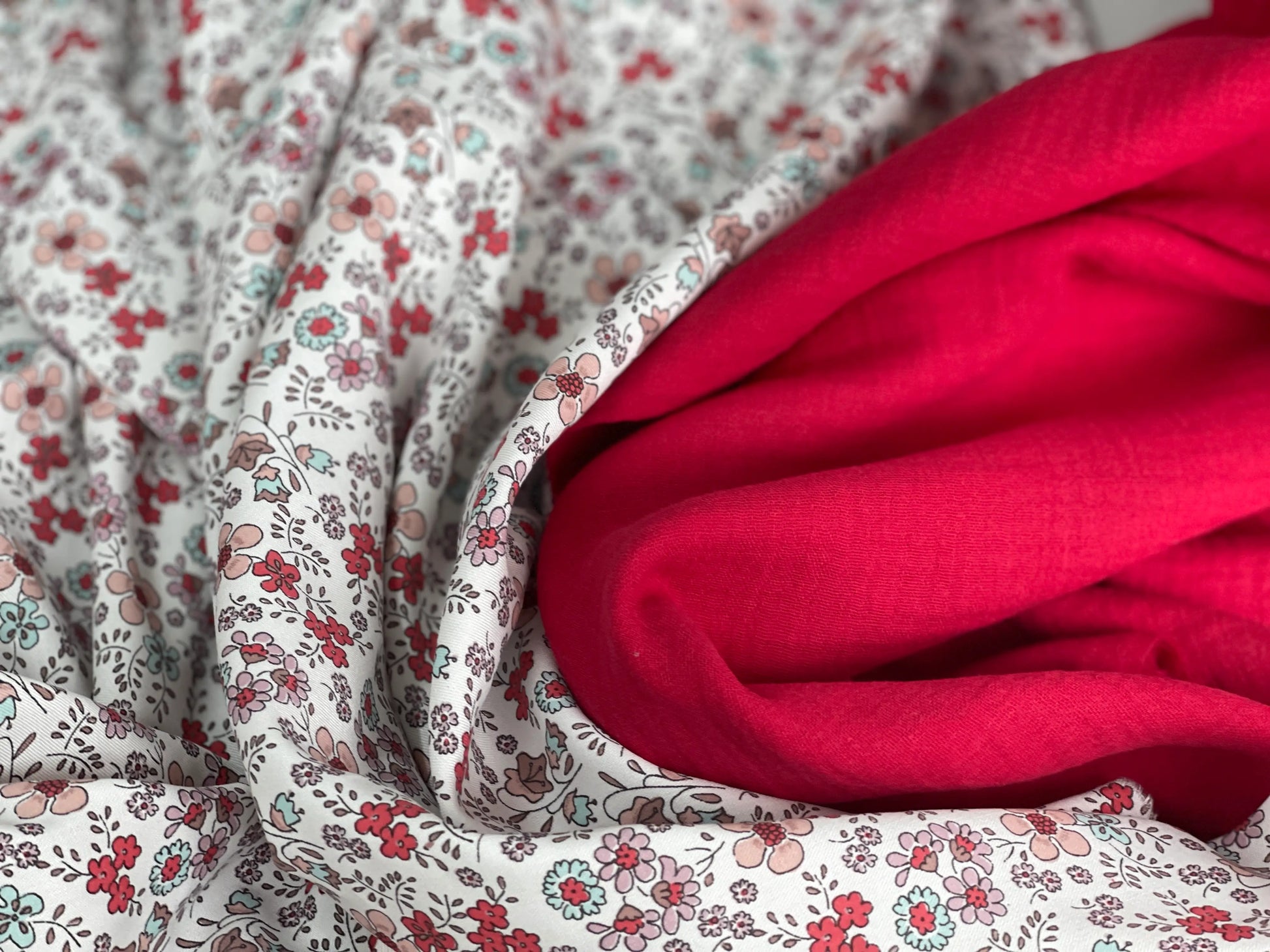 Viskose Blumenwiese rosa rot